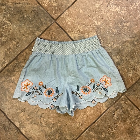 Aeropostale Light Blue Chambray Scalloped Hem Floral Embroidered Shorts - Picture 8 of 10